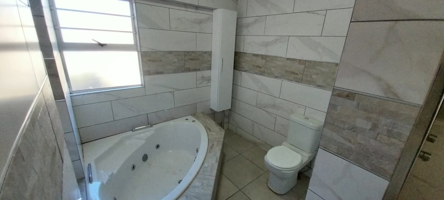 4 Bedroom Property for Sale in Beacon Bay Eastern Cape